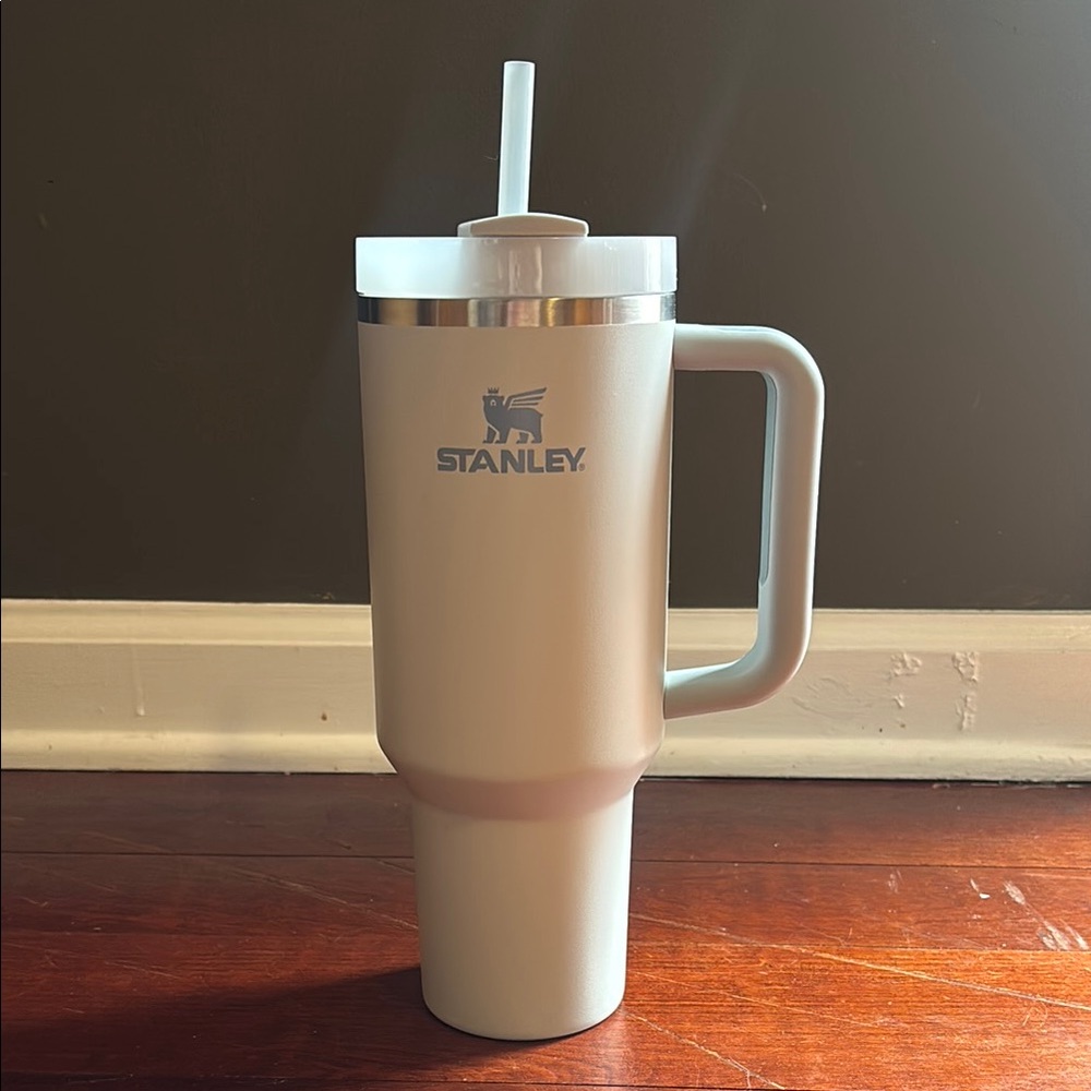 Stanley 40 oz Gray Tumbler with Handle and Straw